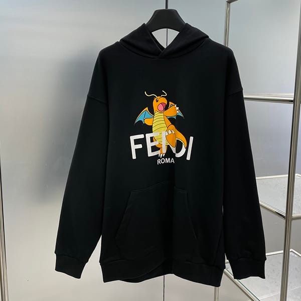 送料無料フェンディ x FRGMT x POKEMON★カイリュー スウェットシャツ 偽物 2色 feu75205